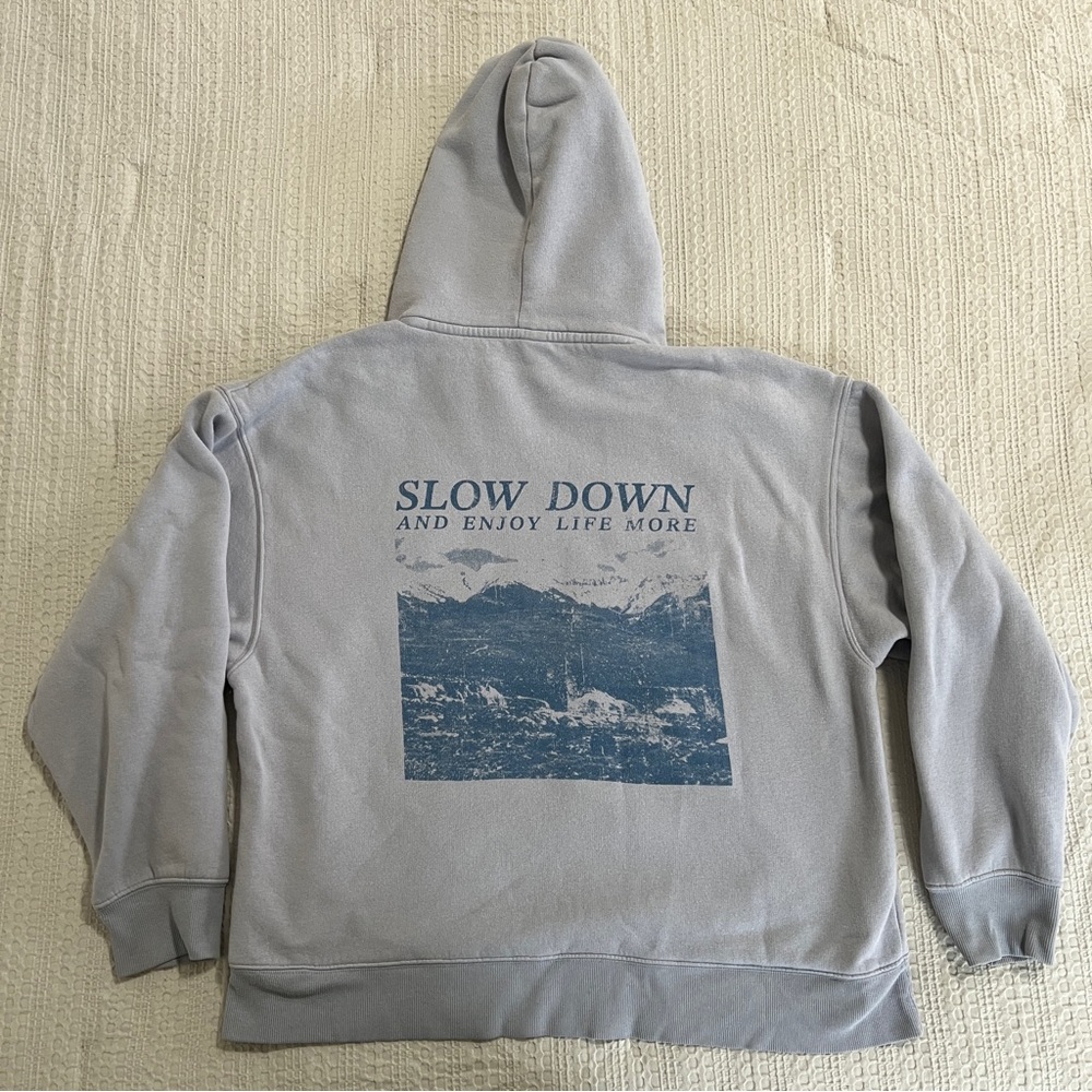 🏔️ Wild Fable Women’s Mountain Graphic Hoodie – Light Gray – Size L